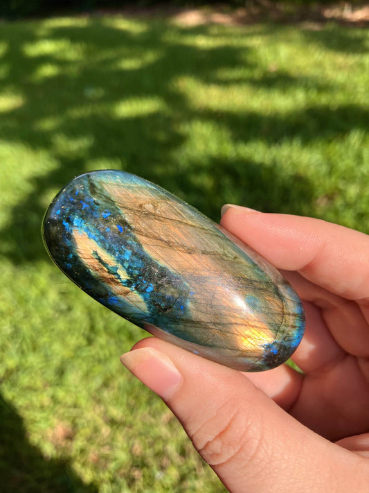 Labradorite Palm Stone - IntuitiveEncBoutique