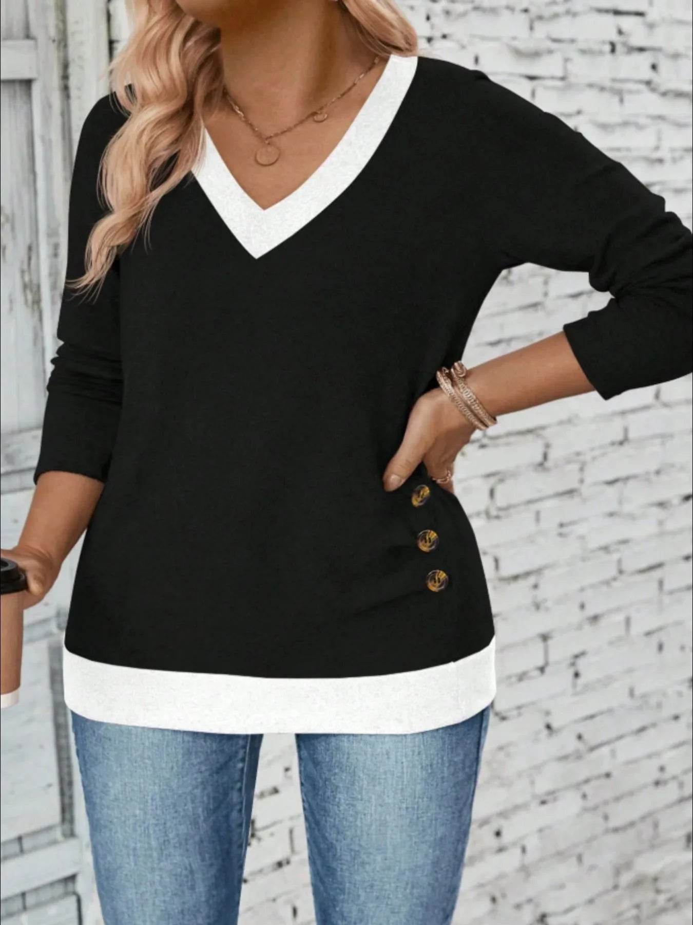 Plus Size V-Neck Contrast Trim T-Shirt - IntuitiveEncBoutique