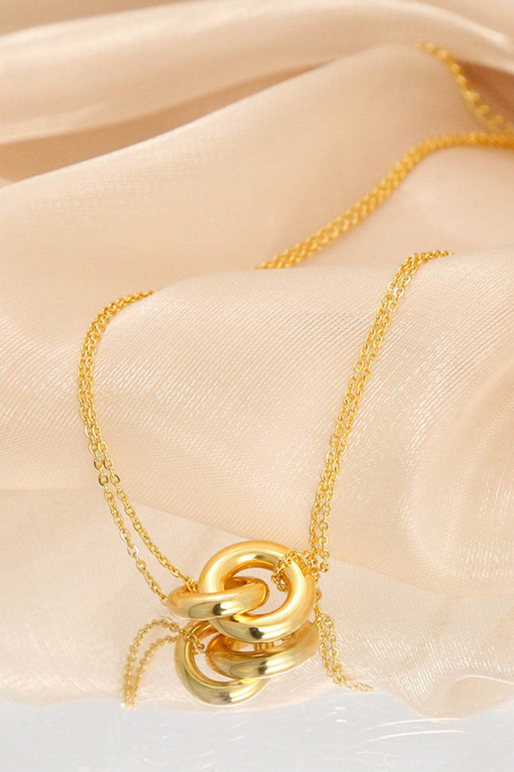 Linked Ring Pendant Chain Necklace - IntuitiveEncBoutique