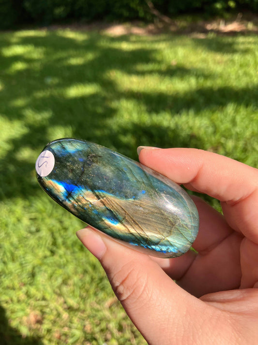 Labradorite Palm Stone - IntuitiveEncBoutique