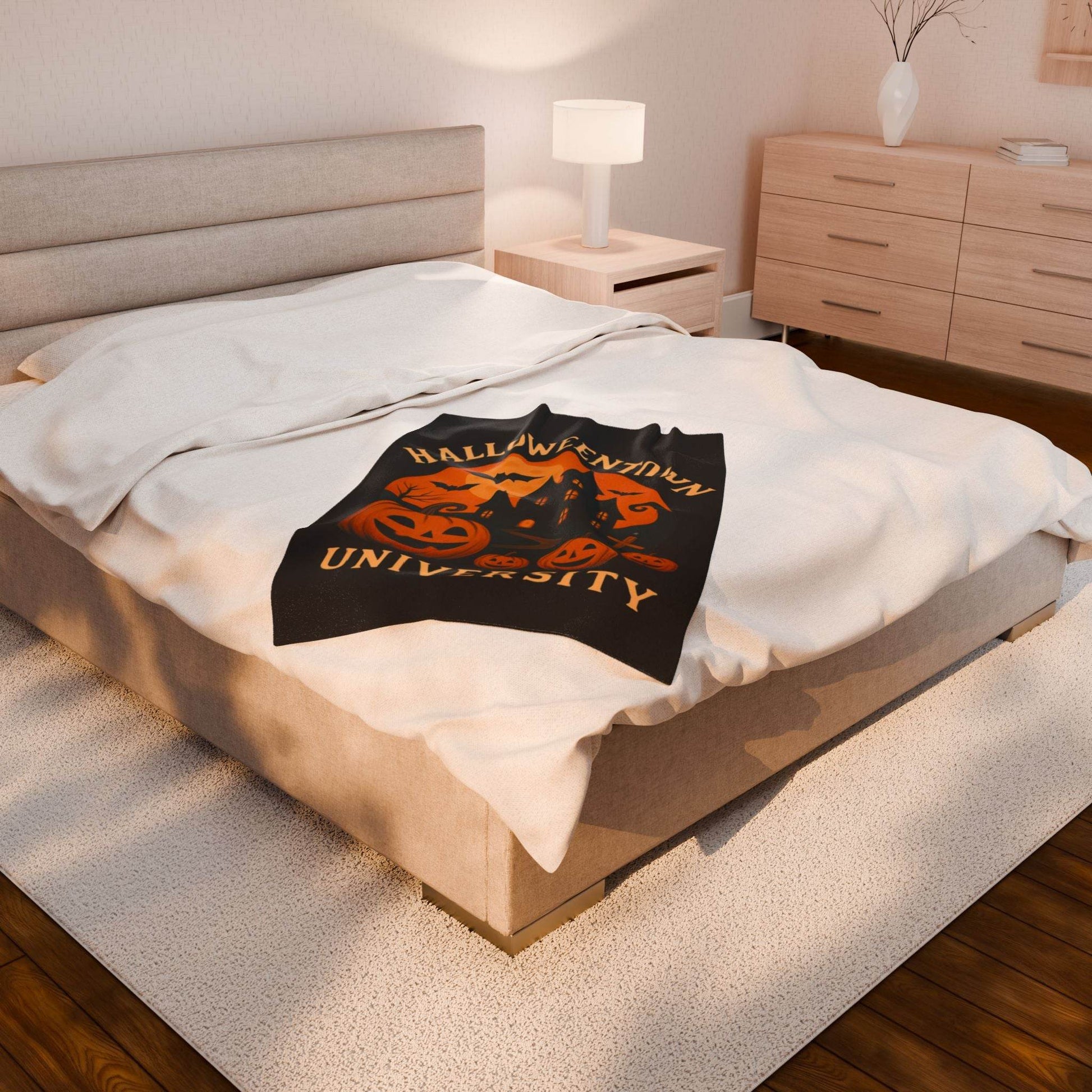 Halloween-Themed Velveteen Plush Blanket - Cozy Decor for Fall, Gift for Students, Spooky Vibes, Perfect for Home, Halloween Party [...] - IntuitiveEncBoutique