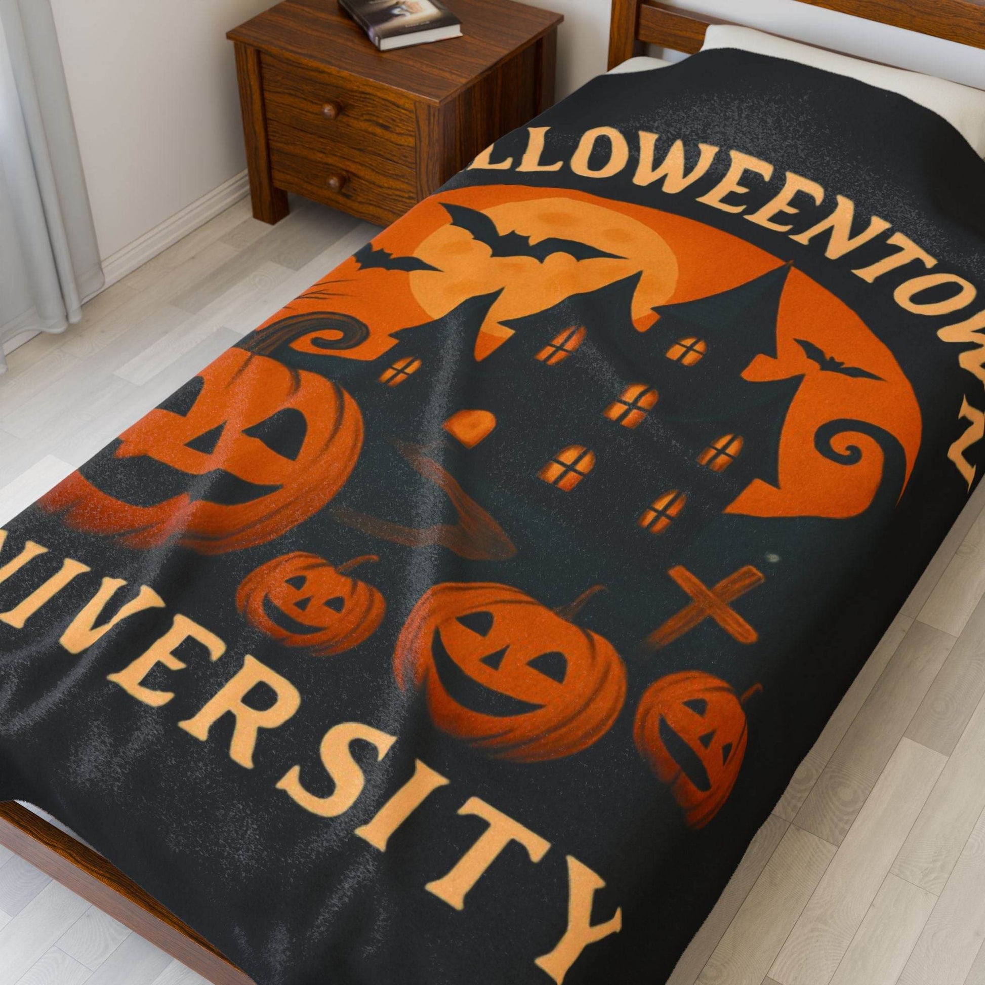 Halloween-Themed Velveteen Plush Blanket - Cozy Decor for Fall, Gift for Students, Spooky Vibes, Perfect for Home, Halloween Party [...] - IntuitiveEncBoutique